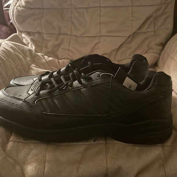Men’s casual athletic black shoe. Men’s size 12 athletic shoe. - Picture 2 of 7